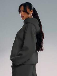 MUSERA 超大Logo连帽卫衣。适合机场休闲、毕业典礼、教师节、返校季等场合，秋冬春季皆宜。 - 深灰色 - 查看 4