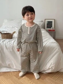 DAZY 2 件套幼儿男童韩版条纹长袖 T 恤和宽松裤子睡衣套装 - 杏色 - 查看 1
