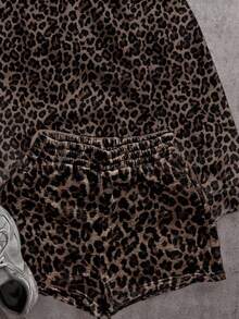 SHEIN EZwear 2件套休闲复古豹纹宽松短款连帽衫和运动衫套装 - 彩色 - 查看 4