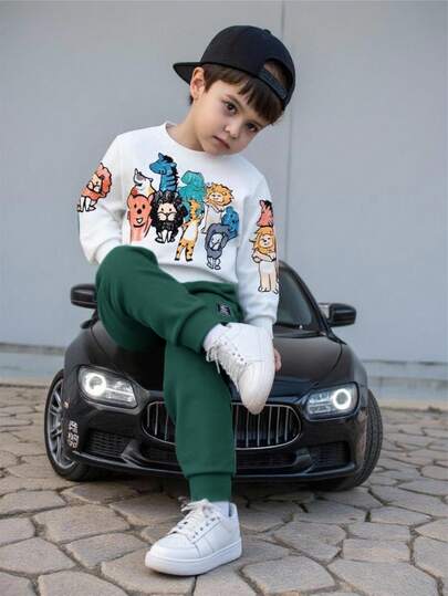 2 件套年轻男童可爱休闲舒适蜡笔动物印花圆领运动衫和慢跑裤套装，适合外出、日常聚会、秋冬季