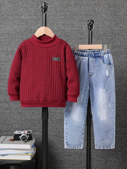 SHEIN 两件套儿童男童休闲舒适高领套头卫衣和牛仔裤套装，红色，适合圣诞节、户外活动、秋冬季穿着。