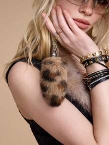 ROMWE Goth 钥匙扣和钥匙链 - 彩色 - 查看 3