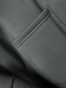 Manfinity EMRG 男士纯色长袖口袋休闲连帽衫和裤子套装，秋季