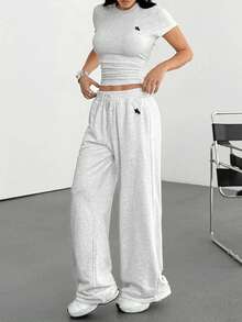 SHEIN EZwear 2 pezzi Set casual da donna taglia grande con logo ricamato grigio, adatto per primavera/estate, completo di pantaloni della tuta, outfit casual estivo da donna, outfit da club, outfit da spiaggia e vacanza, set di due pezzi, pantaloni della tuta a gamba ampia