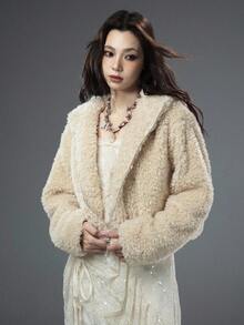 Bloopia 复古甜美可爱毛绒兔耳宽松女款秋冬万圣节新款羊羔绒短款连帽衫 - 卡其色 - 查看 3