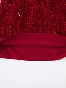 Sparklyn Young Girl Christmas Urban Elegant Red Plaid Fabric Heart Shaped Pocket Skirt. The Classic Red Plaid Fabric Is A Quintessential Christmas Element, Adding A Festive Vibe To The Girls'. The Heart-Shaped Pocket Design Is Cute And Unique, Highlighting The Girlish Charm. This Elegant Red Plaid Skirt Is Suitable For Girls To Wear During The Christmas Season, Showcasing An Urban And Graceful Style. Fall Winter - Red - View 4