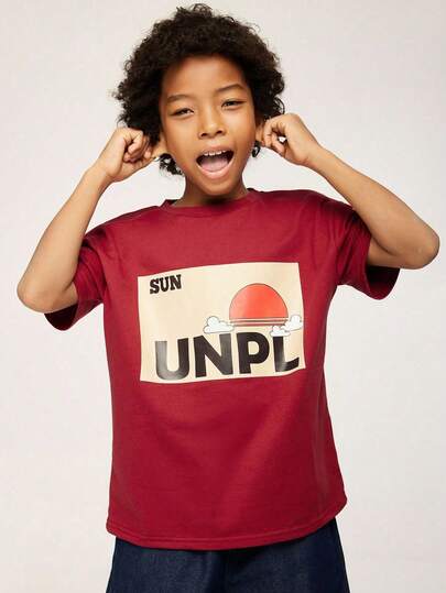 SHEIN Explorewe Conjunto de camiseta de manga corta de cuello redondo con estampado en inglés y pantalones largos sueltos de estilo urbano casual para niño preadolescente