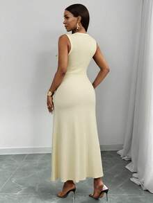 SHEIN PETITE CURVE Plus Size Women Solid Color Round Neck Single-Breasted Sleeveless Fitted Casual Dress - Apricot - View 2