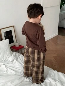 DAZY 2件套幼儿男童圆领纯色英式T恤和格子裤睡衣 - 咖啡棕 - 查看 2