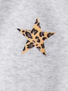 Czapka z daszkiem dla nastolatek w stylu casualowym, z motywem panterki i pięcioramiennej gwiazdy, odpowiednia do stylizacji ulicznej, z kapturem