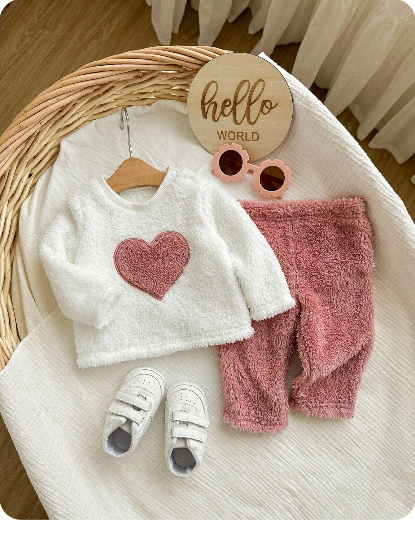 مجموعة بلوزة وبنطلون من قطعتين للمواليد الجدد، بتص...