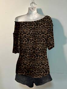 Attitoon Áo thun nữ dáng rộng hở vai họa tiết da báo gợi cảm màu nâu sẫm phong cách đường phố cổ điển giản dị, phù hợp cho mùa hè, đầu thu, lễ hội âm nhạc, phong cách đường phố - Nhiều màu - Xem 2