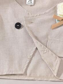 SHEIN Set 3 piese ținută pentru bebeluși și băieți, salopă albă cu mânecă lungă, vestă și pantaloni gri-bej, stil britanic confortabil, clasic, retro, elegant, drăguț și chic, potrivit pentru interior, exterior, zi de zi, sport, joacă, petrecere, ședință foto, sărbători, festivaluri, nunți, petrecere pentru copii, Crăciun - Multicolor - Vizualizare 10