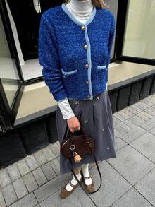 Maija Áo khoác cardigan nữ màu xanh dương phối viền tương phản, kiểu dáng đơn giản, thanh lịch, thoải mái, thích hợp mặc đi làm, tay dài, cài cúc phía trước và có túi, áo len cho nữ công sở, trang phục mùa thu, trang phục Giáng sinh, phong cách thu đông. - Màu xanh lam - Xem 4