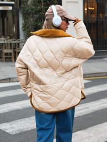 EURMUSE Áo khoác chần bông Golden Accent – Đường khâu kim cương ấm cúng với chi tiết nhung kẻ - Màu be - Xem 2