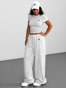 SHEIN EZwear 2 pezzi Set casual da donna taglia grande con logo ricamato grigio, adatto per primavera/estate, completo di pantaloni della tuta, outfit casual estivo da donna, outfit da club, outfit da spiaggia e vacanza, set di due pezzi, pantaloni della tuta a gamba ampia