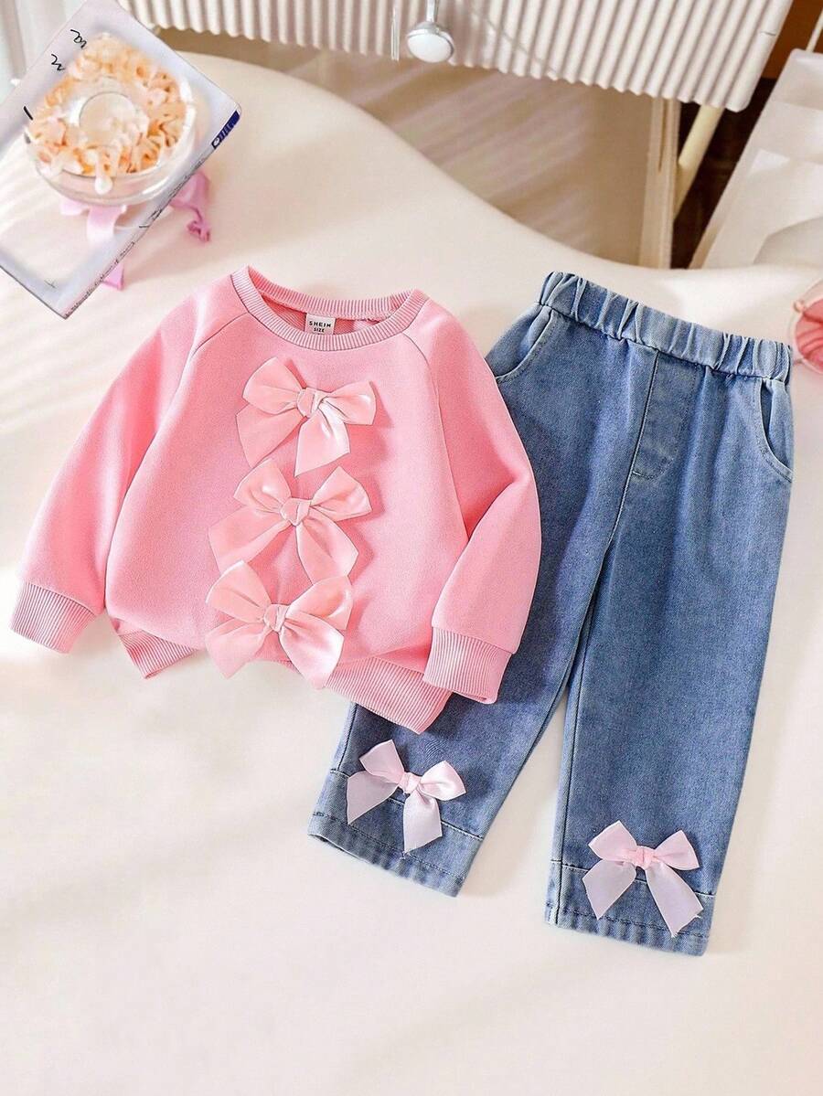 2 件套幼儿女童休闲可爱蝴蝶结圆领插肩袖运动衫和松紧腰宽松直筒牛仔裤，返校装，适合春季、秋季 - 粉色 - 查看 1