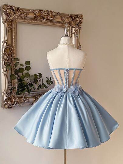 SHEIN Belle 优雅缎面抹胸连衣裙，后背采用透视网纱设计，饰以花卉贴花和喇叭裙摆，适合约会、海滩度假、生日、婚礼、毕业典礼、新娘送礼会、情人节等场合。