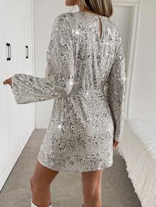 Easowa 银色亮片点缀优雅女士迷你连衣裙，圆领长袖配腰带，适合派对、约会装、圣诞节、新年、情人节 - 銀色 - 查看 3