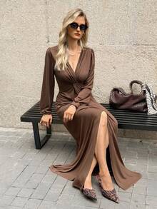 Elyressa 时尚新款扭纹针织V领长袖开衩下摆女式连衣裙 - 咖啡棕 - 查看 5