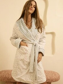 Aralina 秋冬双面可爱柔软磨毛格纹面料睡袍，撞色碎花印花系带款，蓬松舒适，适合度假、感恩节、情人节、圣诞节等节日穿着，时尚保暖，温馨可爱。 - 彩色 - 查看 7