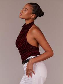 COSMINA Damen Plissee Swing Ausschnitt Trägertop, burgunderrotes Top, elegantes Top, Samtgewebe, geeignet für Partys, Urlaubsoutfits, Cocktailpartys, Dates, Raves, Abendessen und formelle Anlässe - Rot - Übersicht 3