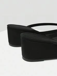 Mnmlis Women's Fashion Casual Commuting Wedge Flip Flops For Christmas - Black - View 4