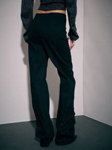 Nöista 高腰喇叭裤，前片和侧缝处饰有金属铆钉。采用简洁的腰带和外露拉链设计，结构感十足，外观大胆流畅，带有复古气息。 - 黑色 - 查看 8