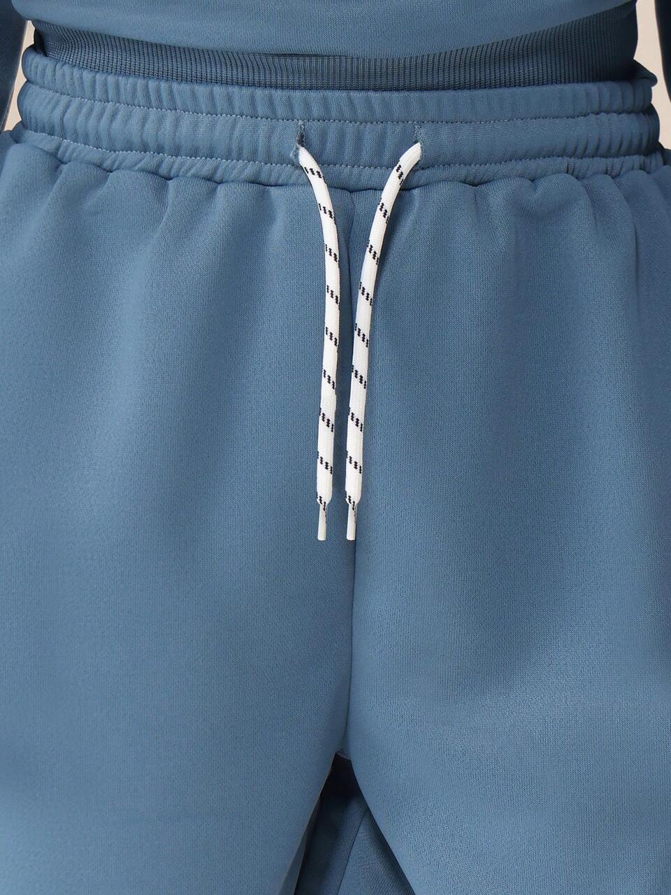 Set aus Kapuzenpullover und Shorts mit Studios-Applikation