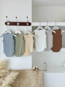 SHEIN Vintaside Kids Bodysuit Casual Sem Manga de Cor Sólida para Bebê Menino, Verão - Multicolorido - Visão 2