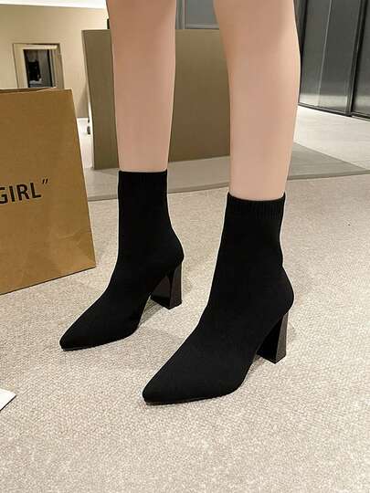 Botines cortos de punto elástico  de punta afilada y elásticos con puntera puntiaguda, transpirable, de tacón grueso, en color negro, para mujer. Ideales para el verano, graduaciones, bailes, vacaciones y rebajas de Navidad, Año Nuevo y otoño.