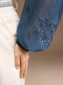 Anewsta 宽松半透明 V 领刺绣长袖衬衫，饰有彩色亮片细节，彰显女性优雅的办公室风格