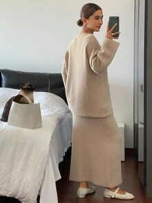 Livesso 女士V领宽松上衣和裙子针织两件套，秋季 - 杏色 - 查看 2