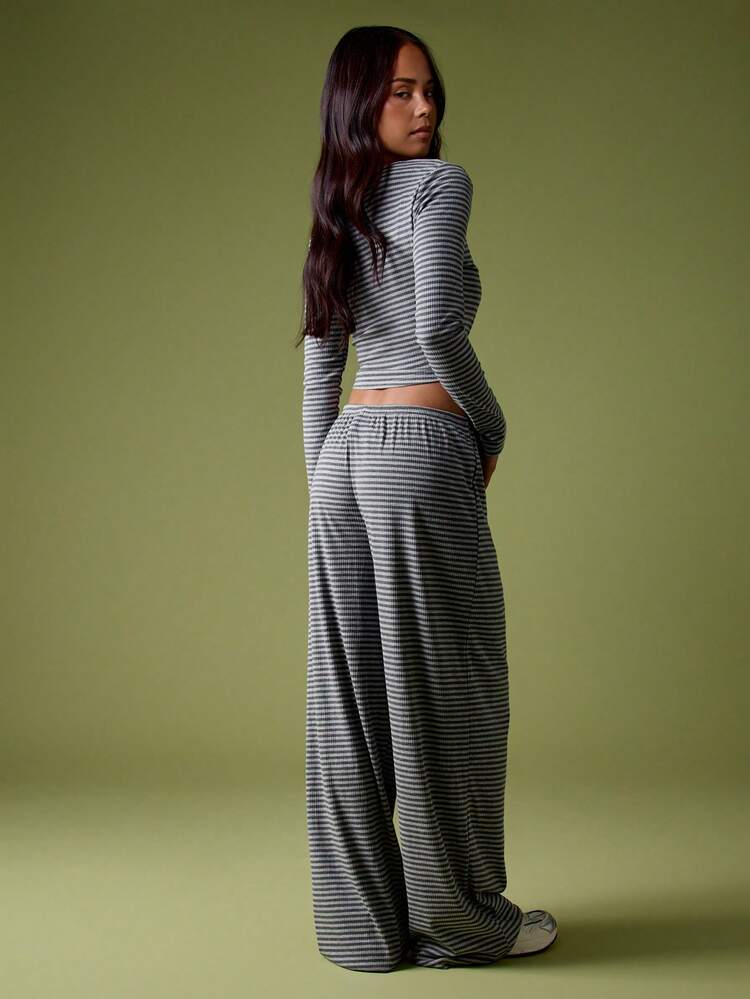 MISSGUIDED Ribbed Striped Crop Top And Wide Leg Palazzo Pants Loungewear Set With V Neck Casual Two Piece Coordinates Fall Winter Comfort Outfit