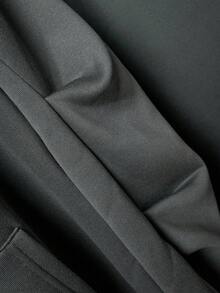 Manfinity EMRG 男士纯色长袖口袋休闲连帽衫和裤子套装，秋季