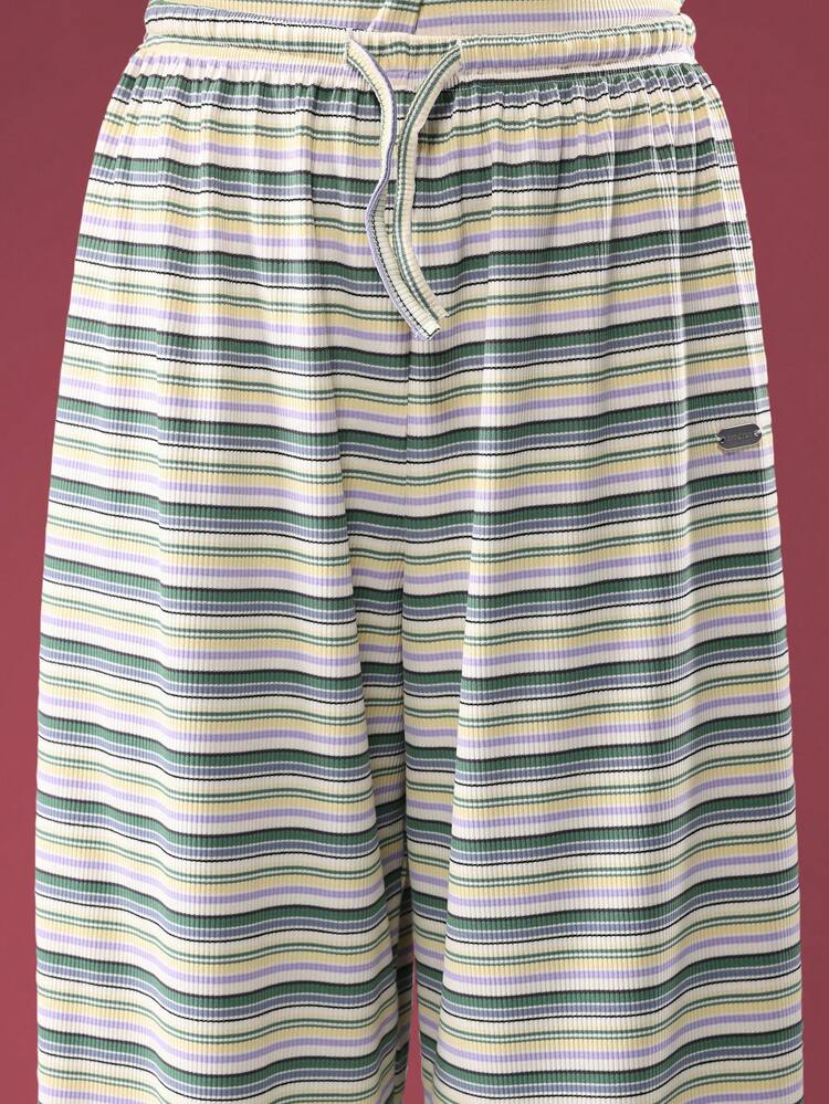 Gestreiftes Tanktop mit Knopfleiste vorne und Palazzohose mit weitem Bein