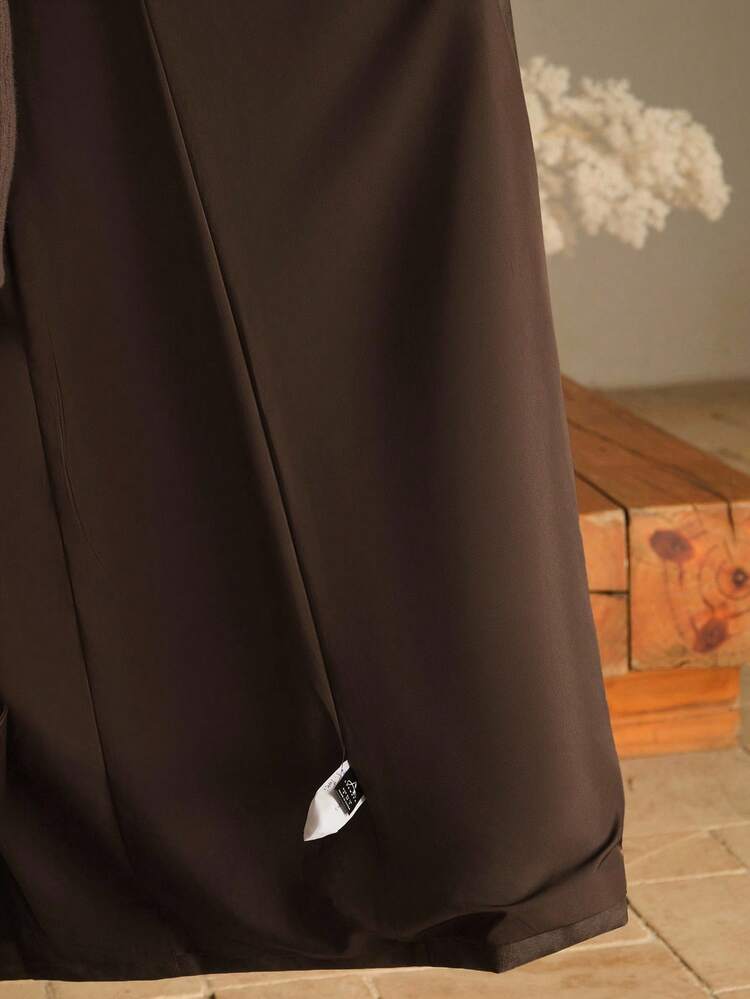 Chaqueta para mujer con cuello y mangas de piel, diseño con cinturón, estilo minimalista y largo