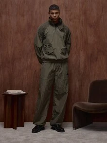 Musero 漏斗领纽扣细节长袖优质尼龙夹克（仅限夹克）/冬季 - 軍綠色 - 查看 3