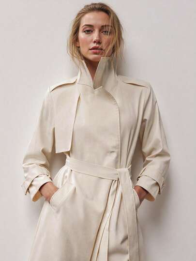 Maija 2025早秋新款双排扣女短款风衣，适合现代都市返校季