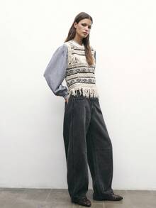 Nöista 黑色宽松牛仔裤，版型休闲，膝盖处有缝线细节。完美的秋季单品，可轻松搭配宽松毛衣，或打造轻松的圣诞造型。 - 黑色 - 查看 5