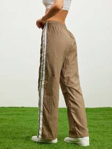 SHEIN Cheerettes 女式抽绳腰侧条纹印花口袋休闲宽松运动裤 - 駝色 - 查看 5