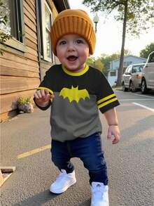 BATMAN X SHEIN Maglietta a maniche corte estiva per bambino, con semplice stampa di pipistrello e matite, collo tondo, casual e cool