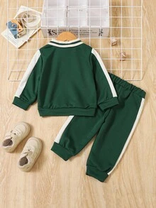 男宝宝POLO领搭配撞色标志性图案套装，兼具时尚与舒适，专为爱玩的宝宝设计。POLO领设计提升了宝宝的整体气质，标志性图案则增添了趣味和教育元素。撞色设计让套装更加活泼有趣，是宝宝日常穿着的理想之选。 - 墨綠色 - 查看 2