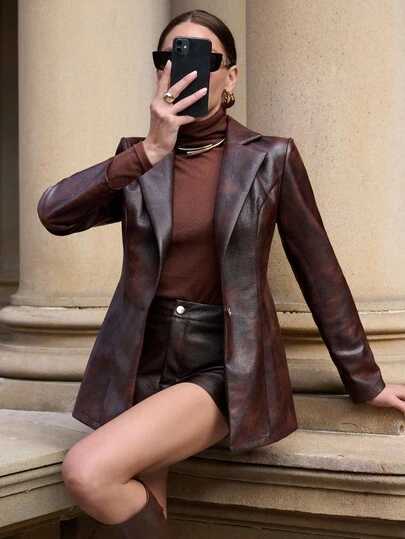 Lavishia Blazer de moda de calle ajustado de piel sintética marrón moca elástica para mujer, nuevo para otoño, invierno, Año Nuevo y Navidad