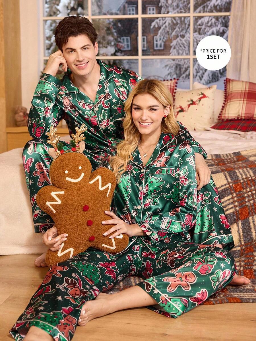 CoupledUp Ensemble pyjama homme à manches longues avec imprimé sapin de Noël et nœud papillon, Top boutonné et pantalon. Assortiment de Noël pour couple. Vêtements d'automne et d'hiver - Noir - Voir 1