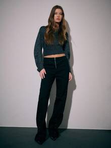 Nöista 高腰喇叭裤，前片和侧缝处饰有金属铆钉。采用简洁的腰带和外露拉链设计，结构感十足，外观大胆流畅，带有复古气息。 - 黑色 - 查看 4