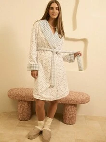 Aralina 秋冬双面可爱柔软磨毛格纹面料睡袍，撞色碎花印花系带款，蓬松舒适，适合度假、感恩节、情人节、圣诞节等节日穿着，时尚保暖，温馨可爱。 - 彩色 - 查看 10