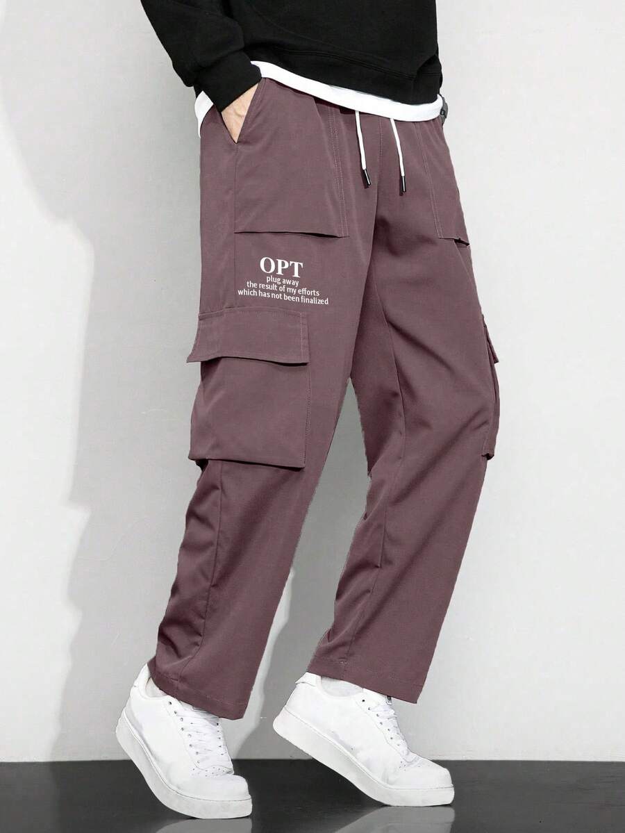Manfinity Hypemode 宽松男士标语图案翻盖口袋侧抽绳腰工装裤,适合秋季 - 巧克力棕 - 查看 1