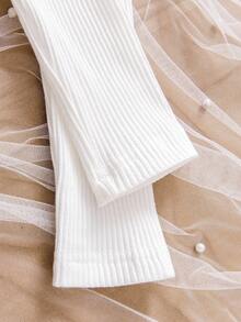 4 件套女童服装套装：白色高领罗纹长袖 T 恤，带有心形刺绣，棕色灯芯绒裙子，贝雷帽和包包，优雅大方，适合节日、圣诞节、日常穿着、学校