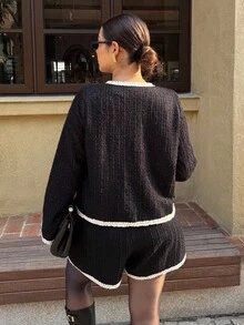 Dripcurv 大码女式秋冬黑色长袖外套和短裤两件套，撞色滚边，优雅都市通勤风格，适合新年穿着。